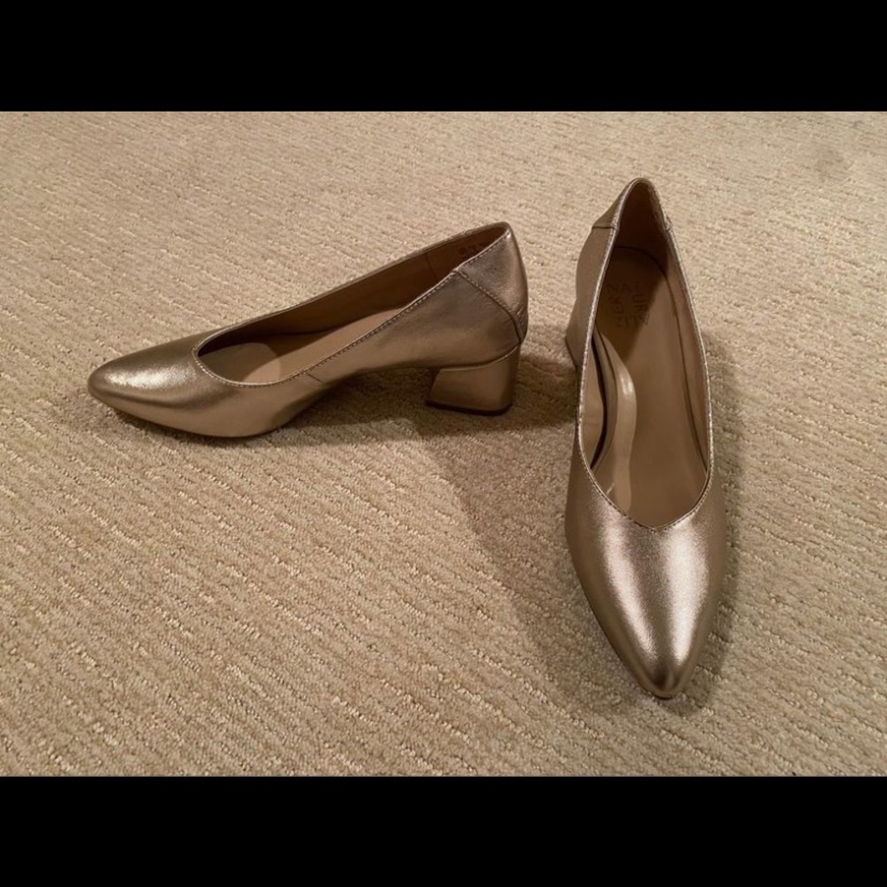 New Naturalizer gold pump, size 9, office, night out, holiday party - Picture 4 of 9